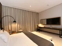 Golden Tulip Riyadh Hotels near Al Hamra