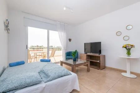 Narcissos Nissi Beach Apartment C16 Отели рядом с достопримечательностью «Ayia Napa Square»