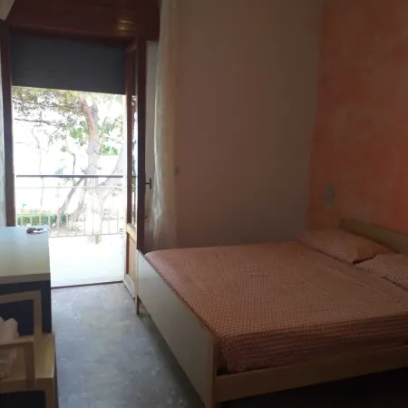 Room-Bright Quadruple Room a Stone Throw