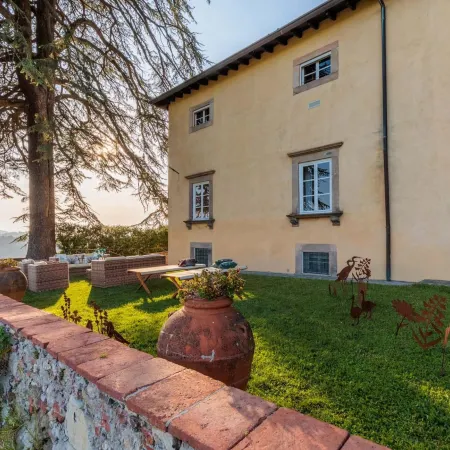 Villa Borbone - Perched on the Lucca Hills