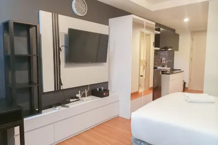 Cozy Studio at Mataram City Apartment