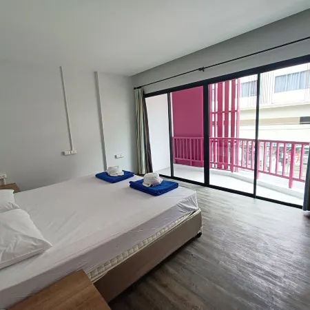 Slumber Surf Phuket Kata