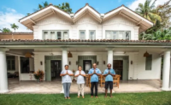 Beautifully Renovated Family Village House Within Walking Distance to the Beach