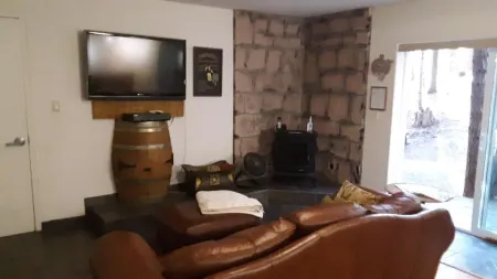 Winterfell - No Hidden Fee; Dog OK; King Bed