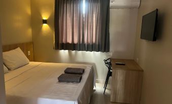 Izzy Hotel