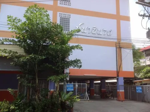 Chanathinat Place بالقرب من الفندق Photos