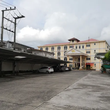 Phadaeng Hotel