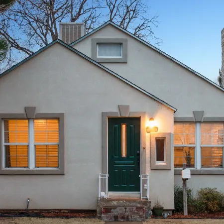 Sage Cottage: Cozy & Serene/ Sleeps 6 / Huge Yard!