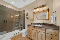 Cozy 2-bedroom apartment with WiFi, AC in charming Flagstaff