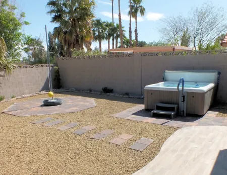 Modern- Fun + Great Amenities King Bed, 4 BR, 2 Car Garage Отели рядом с достопримечательностью «Ethel M Chocolates Factory & Cactus Garden»