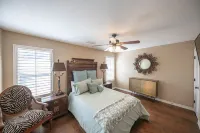 Right At Home-Midland Monterrey House Hotels near Fasken Center