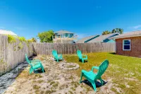 Quiet and relaxing home with full kitchen, patio, Pack-N-Play, & beach access Hotel di Lower Grand Lagoon