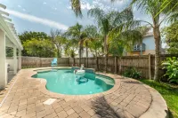 Saltwater Pool, Grill and Wi-Fi - Inviting Coastal Retreat