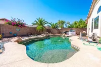 Serene Retreat with Heated Pool, Hot Tub, BBQ - Privacy