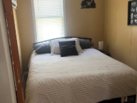 In the Heart of Hatfield- Direct access to ATV trail,  Also great for family's โรงแรมในJackson County