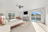 Stunning Heated Pool and Unique Confession Room - Charming Desert Oasis