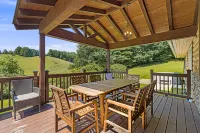 Mountain Views and Bubbling Hot Tub - Charming Multi-Family Retreat