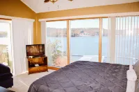 Spacious Condo with Serene Lake Views - Charming Lakefront Retreat Hotels in Osage Township
