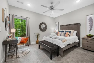 Fayetteview Rooftop Balcony Hot Tub 5 Min to DT Hotels near Square Gardens