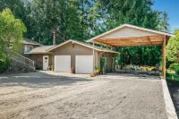 Private Driveway and Outdoor Patio Oasis - Serene Cottage Retreat Hotels in Snoqualmie