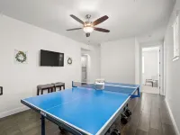Brand New, Pool, Game Room, BBQ, 2 King Suites!