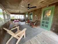 Charming Historic Cottage with Screened Porch - Quaint Coastal Retreat