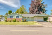 Dog-friendly wine county home with enclosed yard, W/D, cable, covered patio