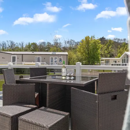 St Mary's View - Luxury Lodge, Short Walk to Beach, Parking