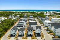 Coastal Vibes and Spacious Living - Charming Florida Retreat Hotel di Inlet Beach