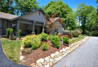 Spacious Open Floor Plan and Expansive Deck - Charming Comfortable Hotels near Sunrise Rock by Highlands-Cashiers Land Trust