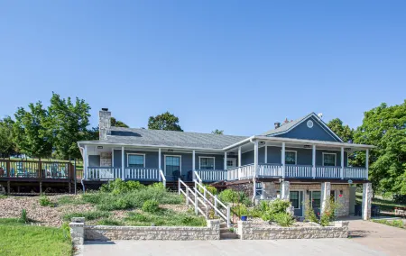 Charming Studio Getaway with Modern Kitchen - Cozy Hideaway