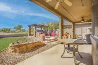 Themed Rooms, Outdoor Kitchen and Scenic Views - Charming Family Retreat