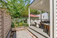 THE INNS 4BR & 3.5BA Suite  - Walk to Anything!