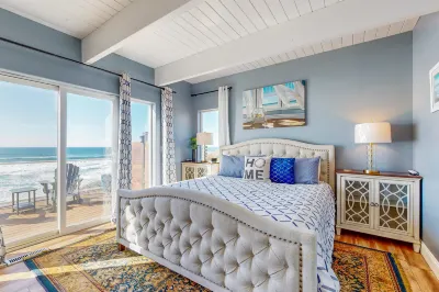Oceanfront home with incredible Pacific view, private hot tub, deck grill & W/D