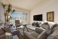 Golf Course Views and Serene Outdoor Patio - Charming Oasis