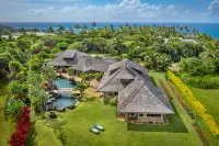 Lagoon-Style Pool and Ocean Views - Luxurious Estate Retreat