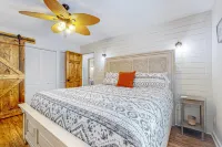 The Happy Place | Cabin in Blue Ridge with sweeping mountain views & hot tub Hôtels à : Comte de Gilmer