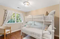 Modern Kitchen and Secluded Patio Escape - Charming Stylish Haven