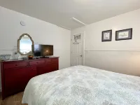 Charming Cottage with Two Kitchens and Screened Porches - Unique Getaway Hotels in Ocracoke