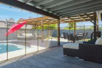 Private Pool, Hot Tub and Game Room - Elegant Tranquil Oasis