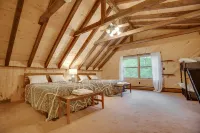 Hot Tub, Game Room and Spacious Yard - Cozy Charming Retreat