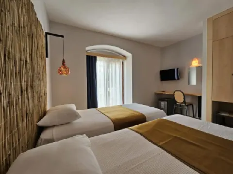 Serpina Hotel Отели в г. 