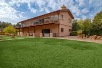 Majestic Red Rocks Views and Hot Tub - Stunning Wellness Retreat