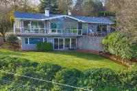 Stunning Views, Mid-Century Gem - Wine Country Haven