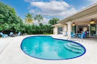 Casa Del Sol Pool Bungalow | Sleeps 8 | Near Beach فنادق في Manalapan