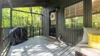 Creekside Escape with Firepit and Fishing - Charming Cozy Retreat Hotels in White County