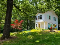 Charming Loft with Treehouse Views and Fast Wi-Fi - Unique Retreat Hotels near Hawkins Spring Park
