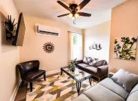 Coastal Purple: Minutes to Cedar Point & Sports Complex! Sleeps 9