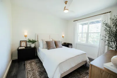 Stunning Rooftop Cabin with HotTub, WiFi, Views 매니패 카운티 호텔