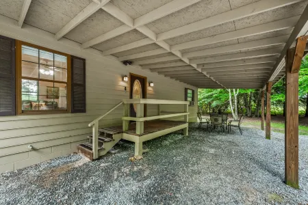 Charming Cottage with Fire Pit and Scenic Views - Tranquil Farm Escape